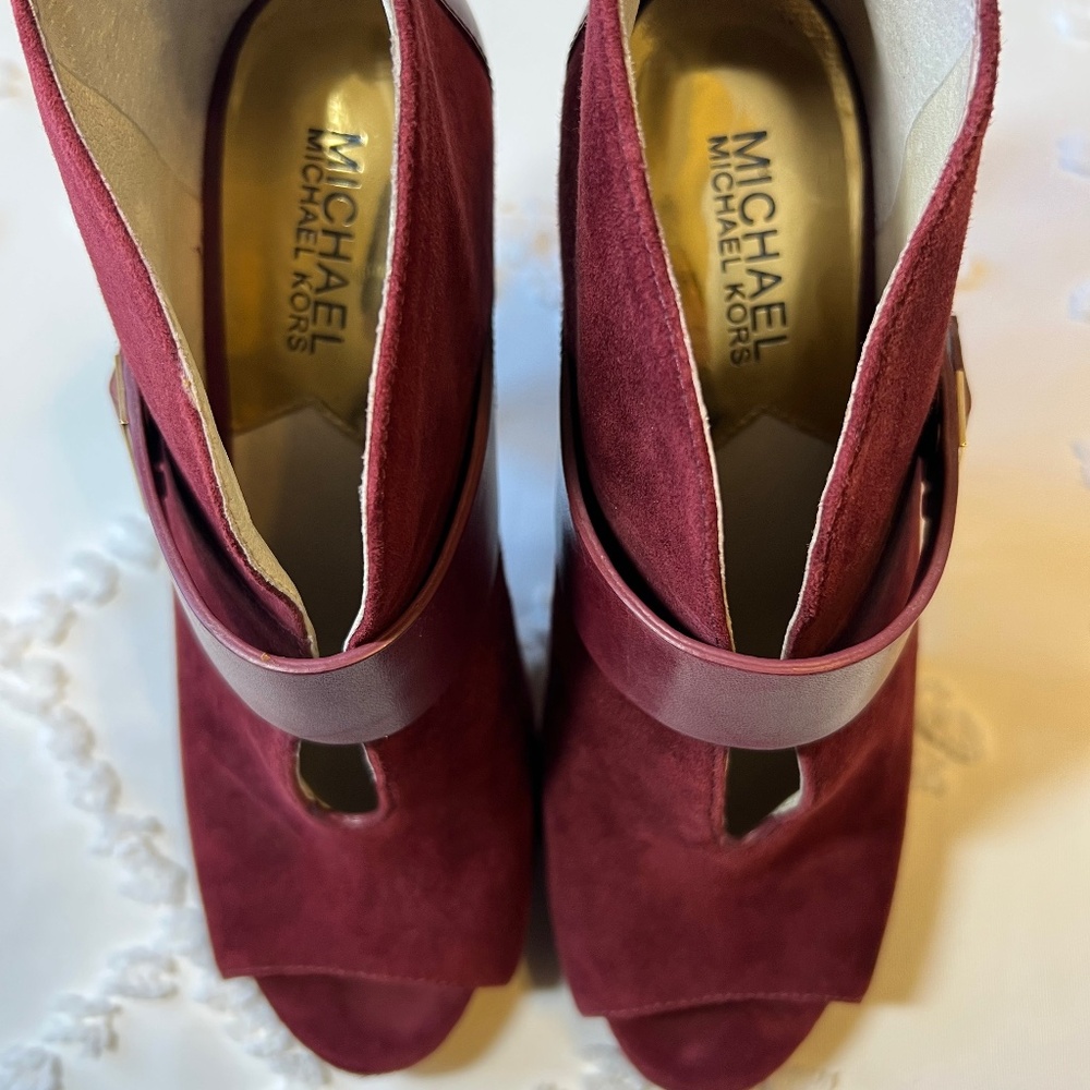 Michael Kors Guiliana Peep Toe Suede Ankle Booties in Burgundy SIZE 7.5 - Picture 4 of 10